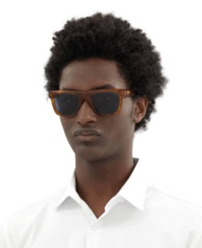 Modelo con gafas de sol de lujo Montblanc 0176S Habana